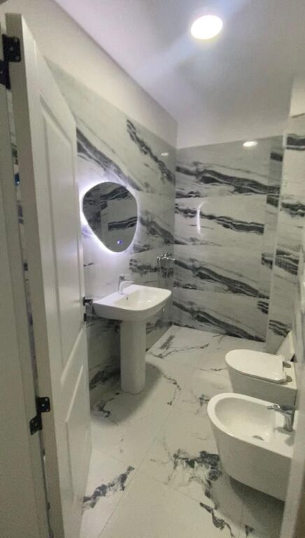 🏡 SHITET APARTAMENT 2+1 – KAMËZ, PRANË BASHKISË  💰 ÇMIMI: 117,687,000 LEKË 💳🔥 MUNDËSI BLERJEJE ME KREDI! 🔥💳