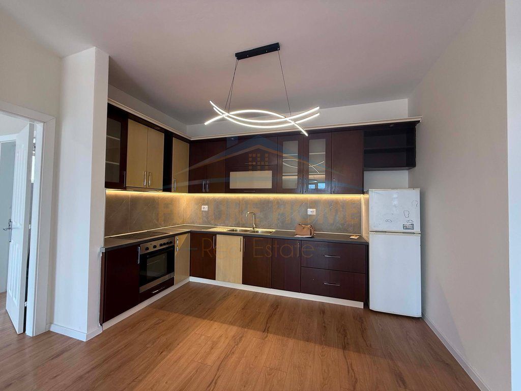 Shitet Apartament 2+1+2, Unaza e Re