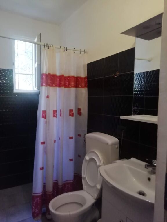 🏡🌊 JEPET KATI I PARE I NJE VILE 3+1 ME QIRA NË PLAZH TEUTA – DURRËS!
