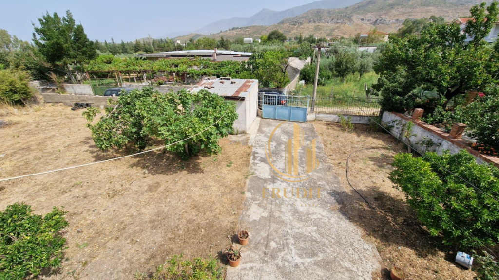 SHTËPI PRIVATE NË SHITJE  DUKAT, VLORË