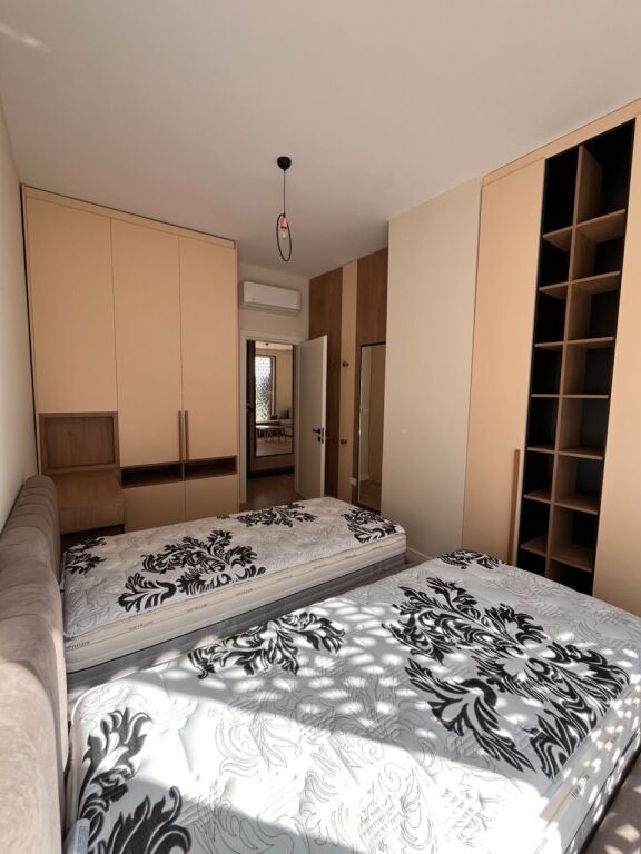ME QERA:2+1+2wc📍Bulevardi i Ri (Quartum Residence - Perballe SPAK) - 90,000 Leke/Muaj || Pallat V.2026 - Or: JUG🌞 - SP.120m² | E Investuar ne detaje