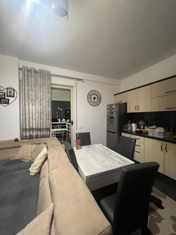 1+1, peti lake street dry lake, 500 thousand leke