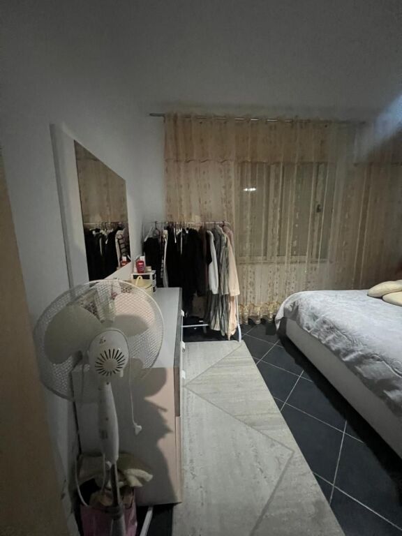 1+1, peti lake street dry lake, 500 thousand leke