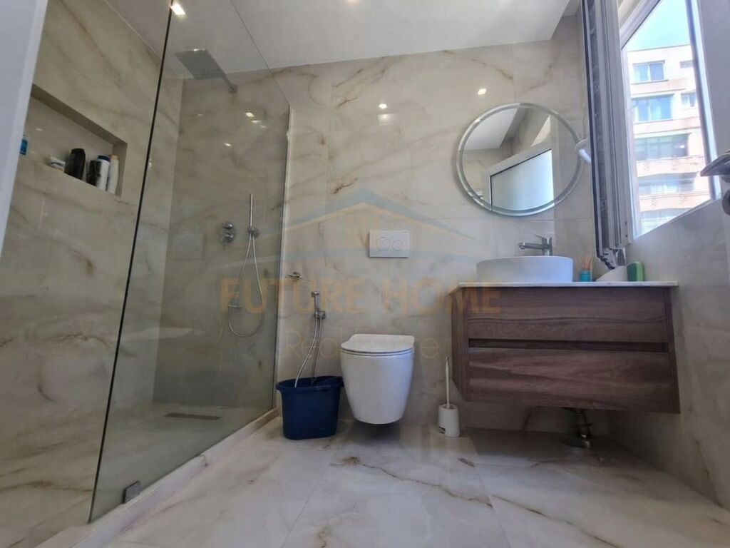 Affitto, Appartamento 2+1, Petronini, Tirana.