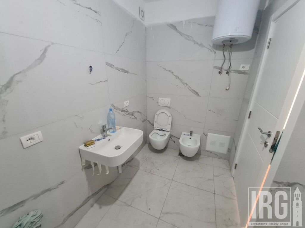 Shitet apartament 2+1 tek Shkolla e Kuqe , Pazari i Ri , Rruga e Dibres