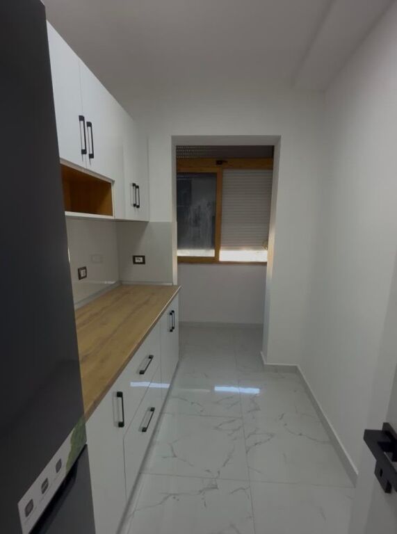 Jepet me qira 2+1+1 Rruga e Elbasanit 600€