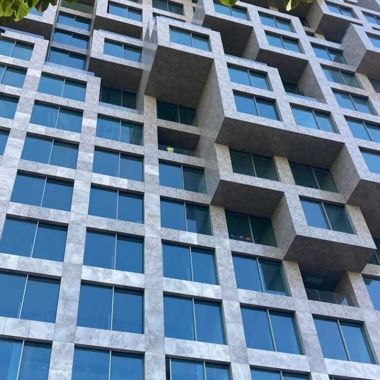 🏢 SHITET ZYRË – DOWNTOWN ONE