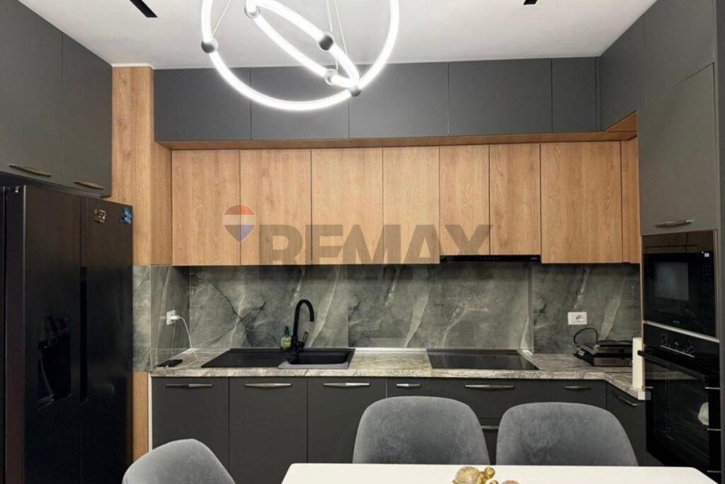 Apartament - Për Qira - Kompleksi Kontakt, Tiranë