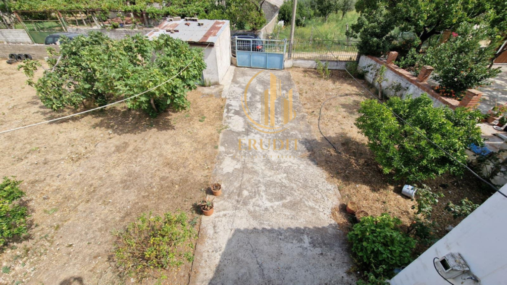 SHTËPI PRIVATE NË SHITJE  DUKAT, VLORË