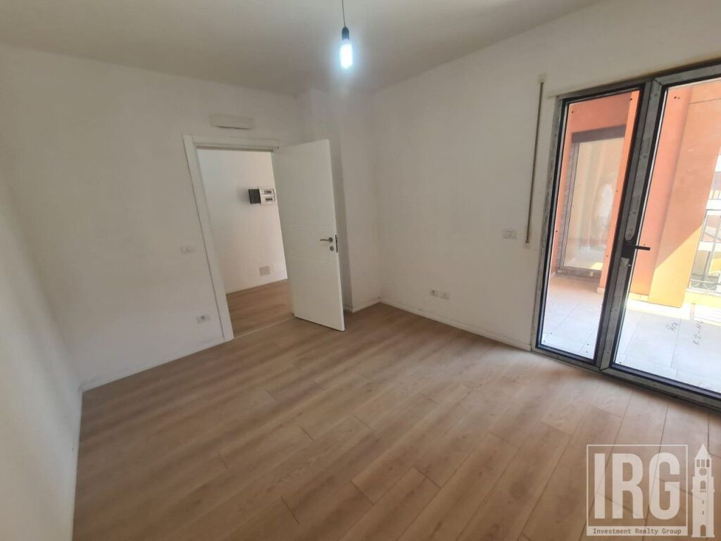Shitet apartament 2+1 tek Shkolla e Kuqe , Pazari i Ri , Rruga e Dibres