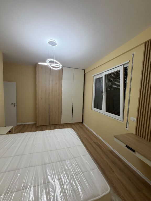 Affittasi appartamento 2+1+parcheggio Kamez 500 mila lek