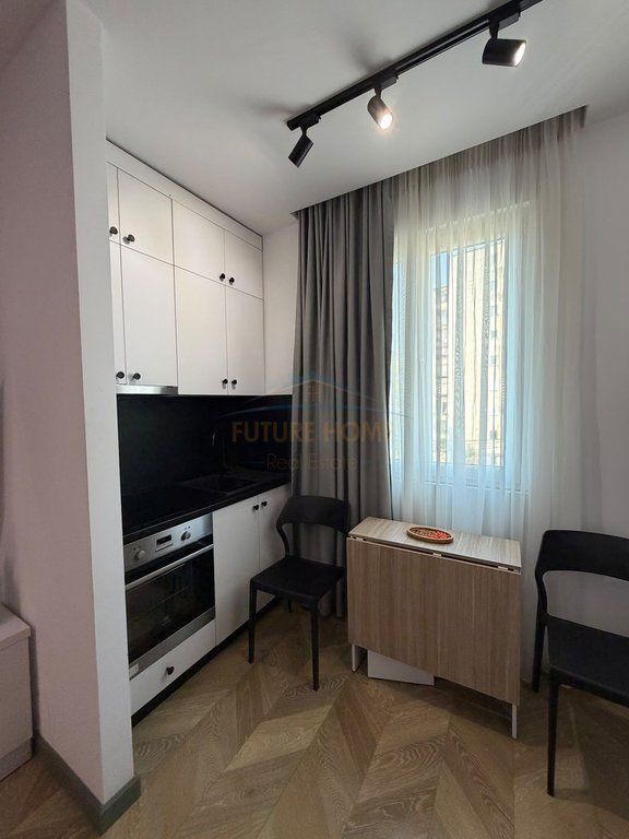 Qera, Garsoniere, Mozaiku i Tiranes, Tiranë