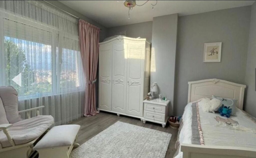 Apartament luksoz 3+1 me qera në Kodra e Diellit, Tiranë – 2,200€