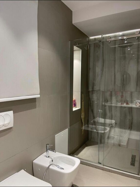 Apartament luksoz 3+1 me qera në Kodra e Diellit, Tiranë – 2,200€