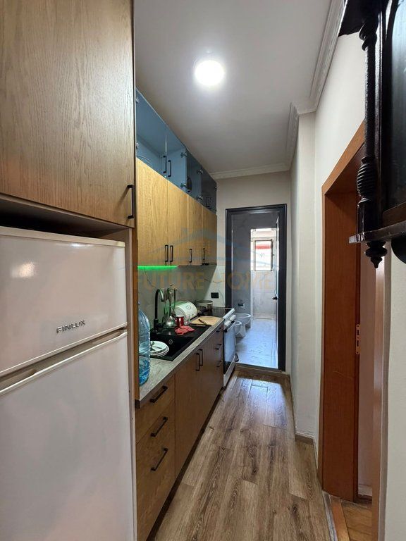 Shitet Apartament 2+1, 21 Dhjetori