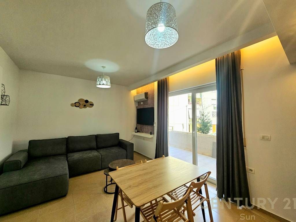 Jepet me Qera Apartament 2+1, Kopshti Botanik