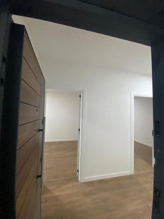 🏡 SHITET APARTAMENT 2+1 – KAMËZ, PRANË BASHKISË  💰 ÇMIMI: 117,687,000 LEKË 💳🔥 MUNDËSI BLERJEJE ME KREDI! 🔥💳
