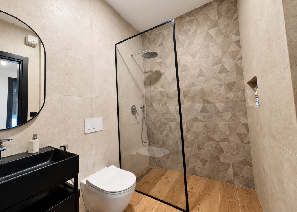 APARTMENT 3+1+2 With VERANDA +2 PARKING SPOTS FOR RENT In TEG