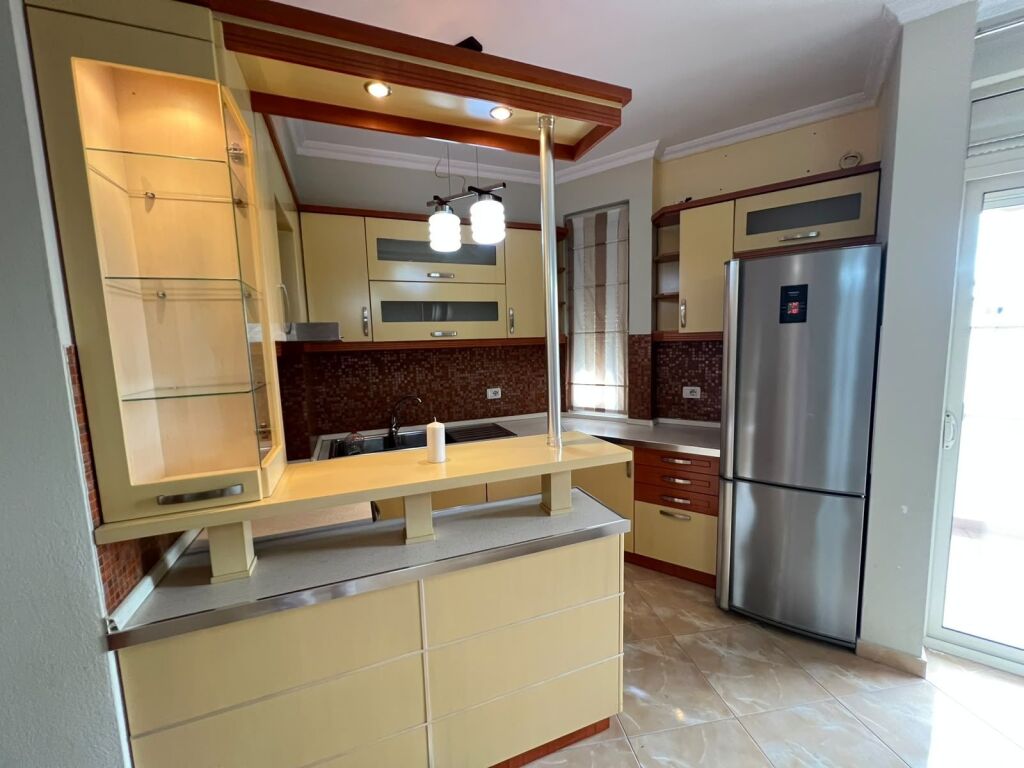 Apartament Me Qera 2+1 Tek Tregu Elektrik (ID B2202101) Tirane