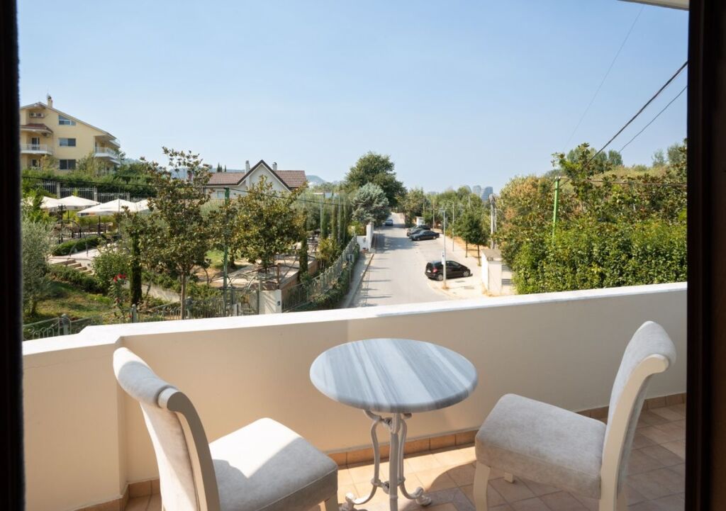 Private house for rent at Artificial Lake 2+1+2