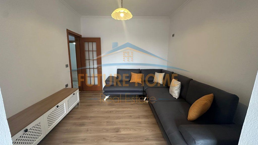 Shitet, Apartament 2+1, Sheshi Wilson, Tiranë