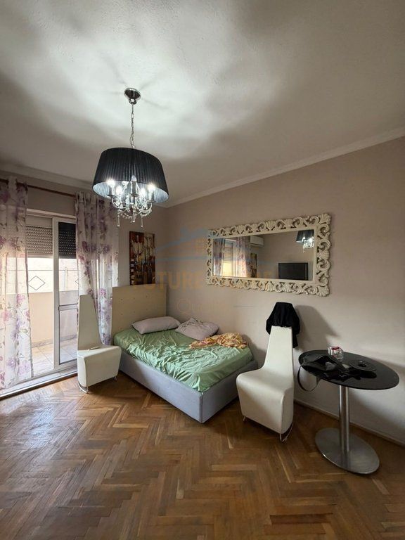 Shitet Apartament 2+1, 21 Dhjetori
