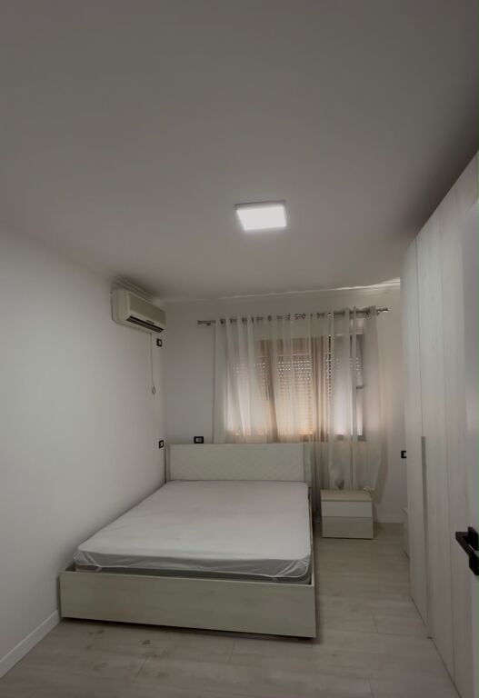 Jepet me qira 2+1+1 Rruga e Elbasanit 600€