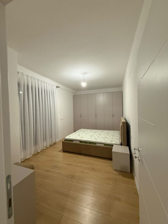 Jepet me qera apartamenti te Bulevardi i Ri 1+1