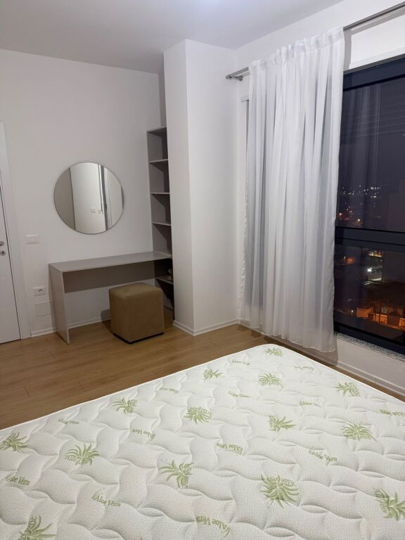 Jepet me qera apartamenti te Bulevardi i Ri 1+1