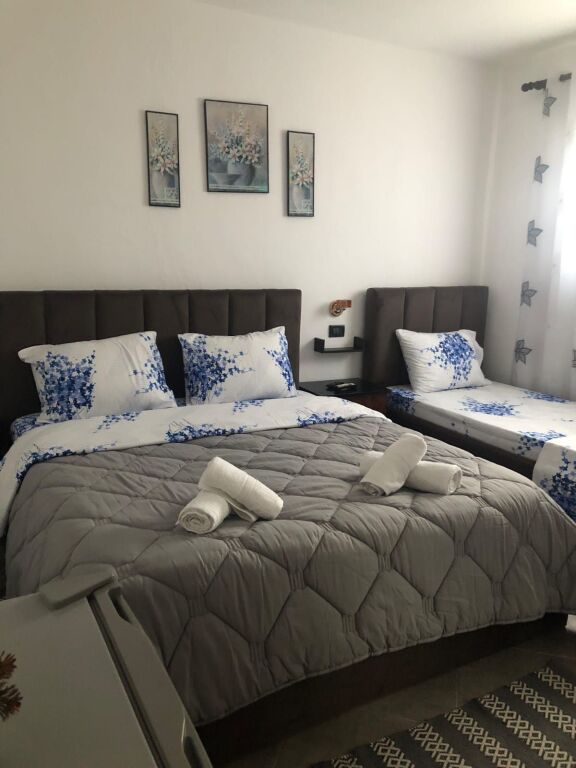 🏡🌊 JEPET KATI I PARE I NJE VILE 3+1 ME QIRA NË PLAZH TEUTA – DURRËS!
