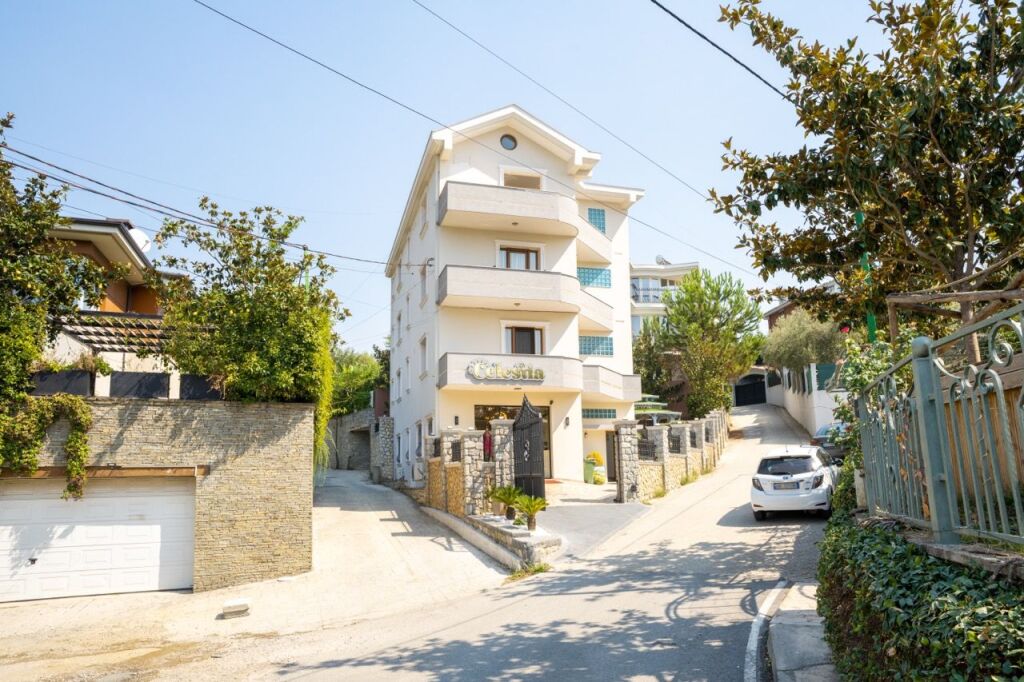 Private house for rent at Artificial Lake 2+1+2