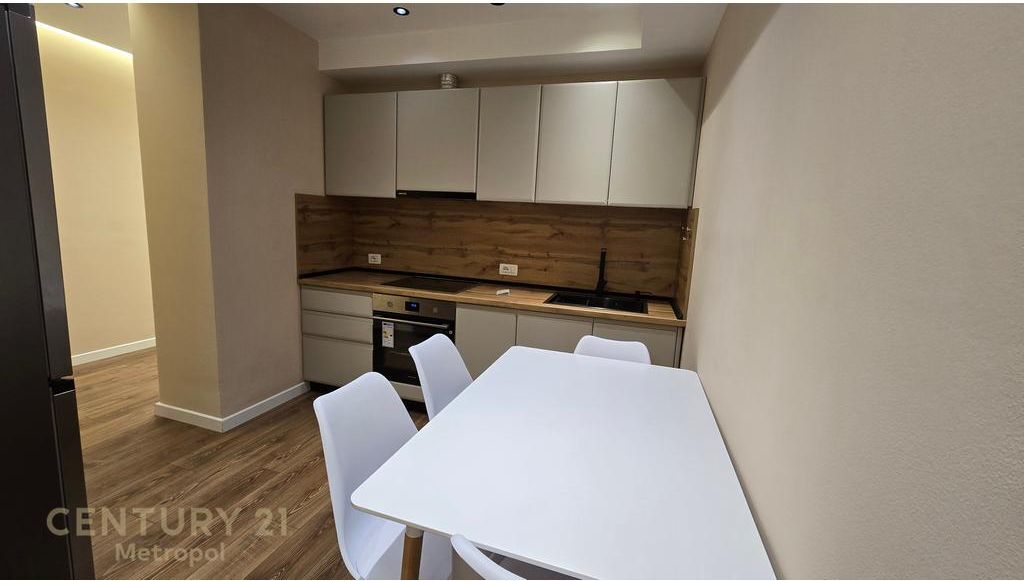 Apartament 1+1 me Qera, Rruga Mine Peza, Donika Center