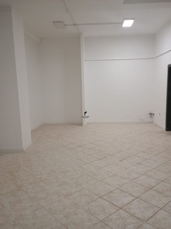 VENDESI COMMERCIALE IN VENDITA 55 M2 YZBERISHT 105.000 EURO FH-92559