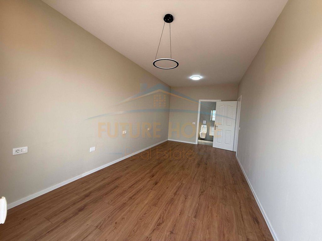 Shitet Apartament 2+1+2, Unaza e Re