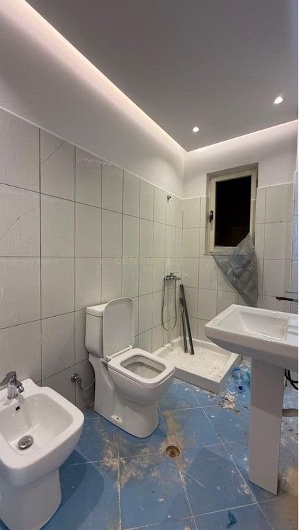Shitet Apartament 1+1 me Pamje Deti – Shkëmbi i Kavajës - Çmimi: 73,000 €