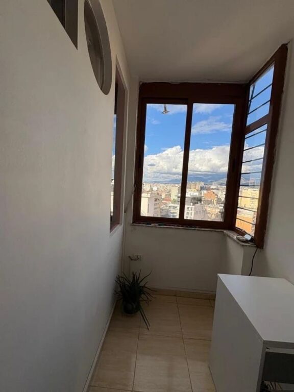 Apartament 1+1 per qira te Rruga e Kavajes !