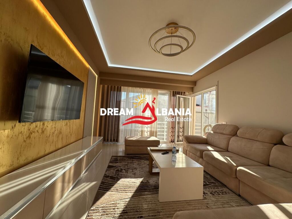 Apartament luksoz 3+1 me qera në Kodra e Diellit, Tiranë – 1,200€
