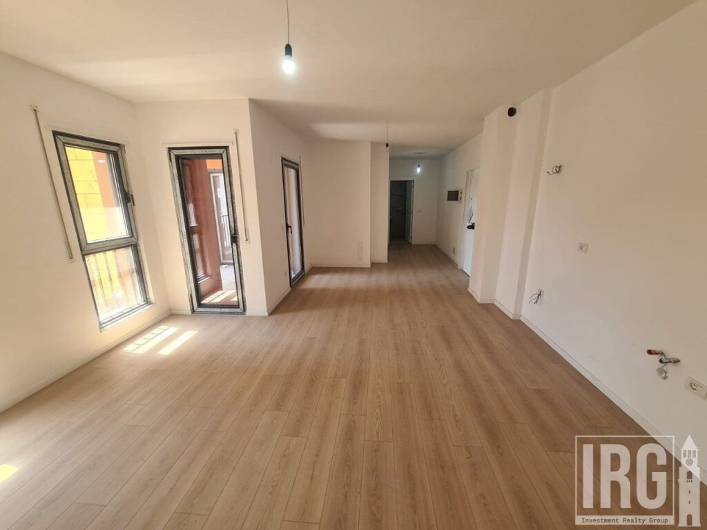 Shitet apartament 2+1 tek Shkolla e Kuqe , Pazari i Ri , Rruga e Dibres