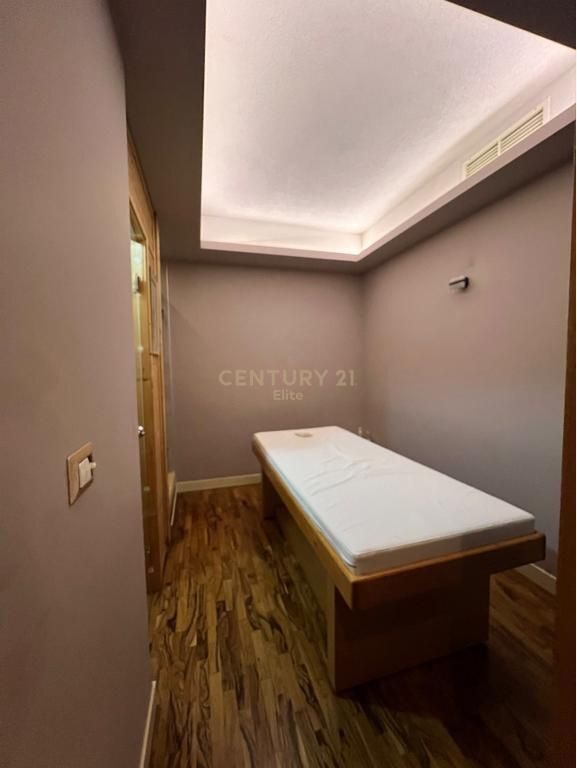 AMBIENT BIZNESI ME QIRA –RRUGA FERIT XHAJKO 1,500 € /Muaj 140,000 Lekë /Muaj