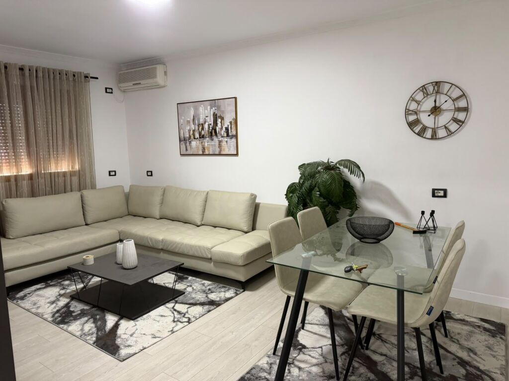 🏢Prane Shkolles 9-vjecare “Mihal Grameno” jepet me qera apartament 2+1  i mobiluar  60,000Leke