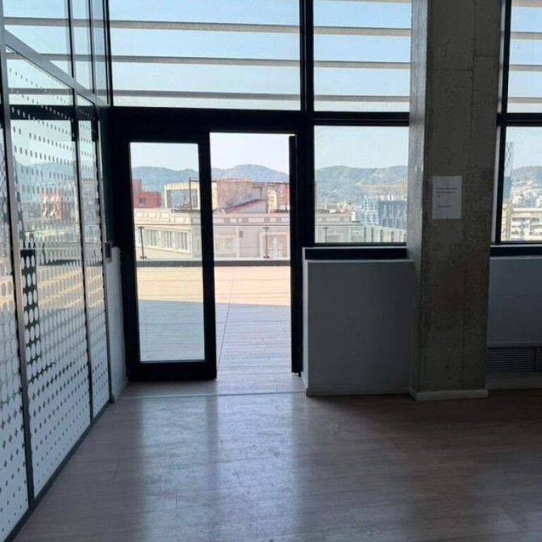 🏢 JEPET ME QIRA | AMBIENT ZYRE – QENDËR, TIRANË