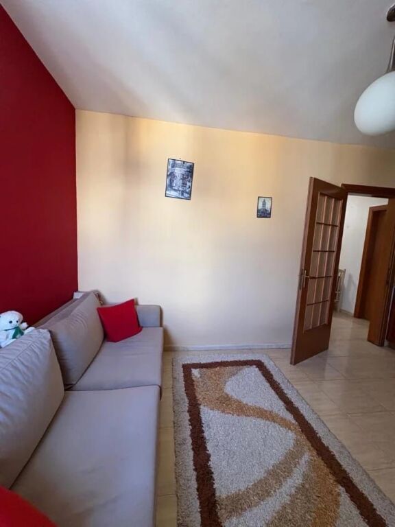 Apartament 1+1 per qira te Rruga e Kavajes !