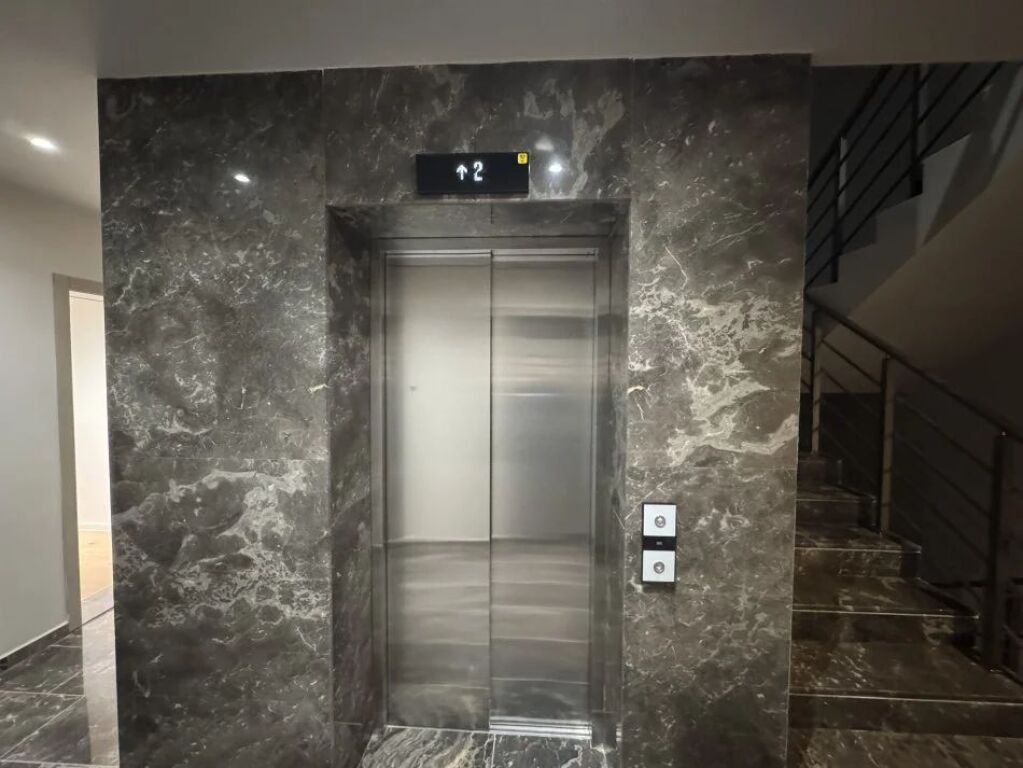 Office space  parking post for rent Mine Peza, Golden Tower