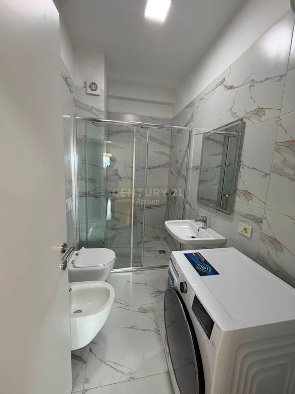Apartament Premium 3+1+Post Parkimi me Qera, Mine Peza