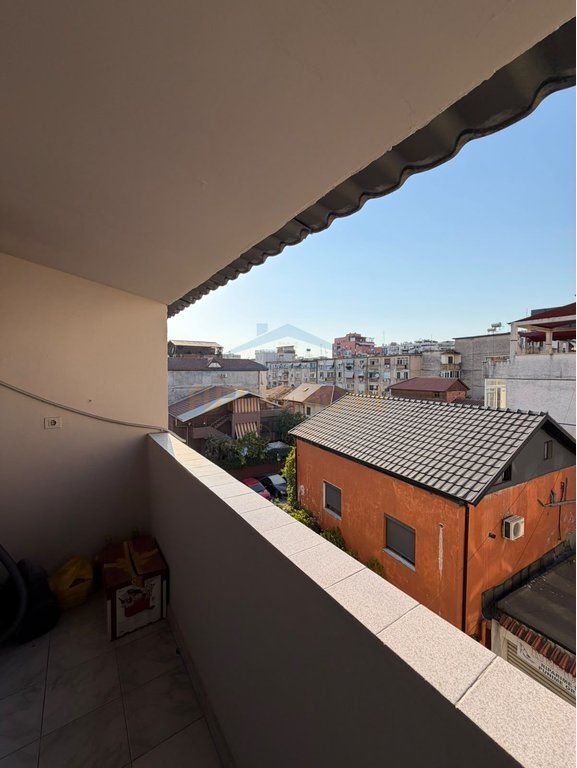 Shitet Apartament 2+1, 21 Dhjetori