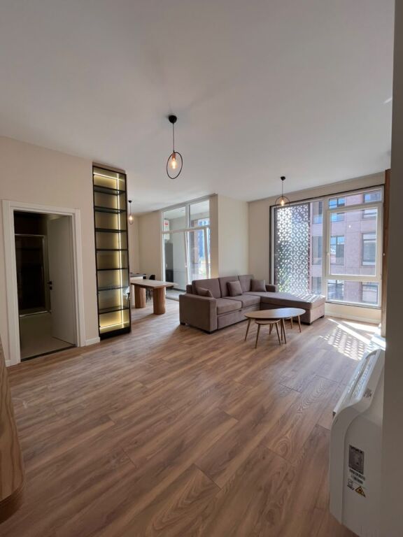 ME QERA:2+1+2wc📍Bulevardi i Ri (Quartum Residence - Perballe SPAK) - 90,000 Leke/Muaj || Pallat V.2026 - Or: JUG🌞 - SP.120m² | E Investuar ne detaje