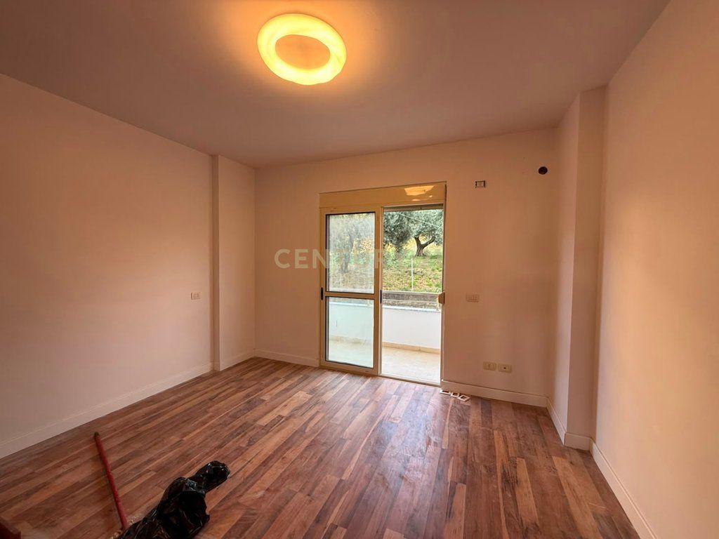 Shitet Apartament 1+1 me Pamje Deti – Shkëmbi i Kavajës - 85,000 €
