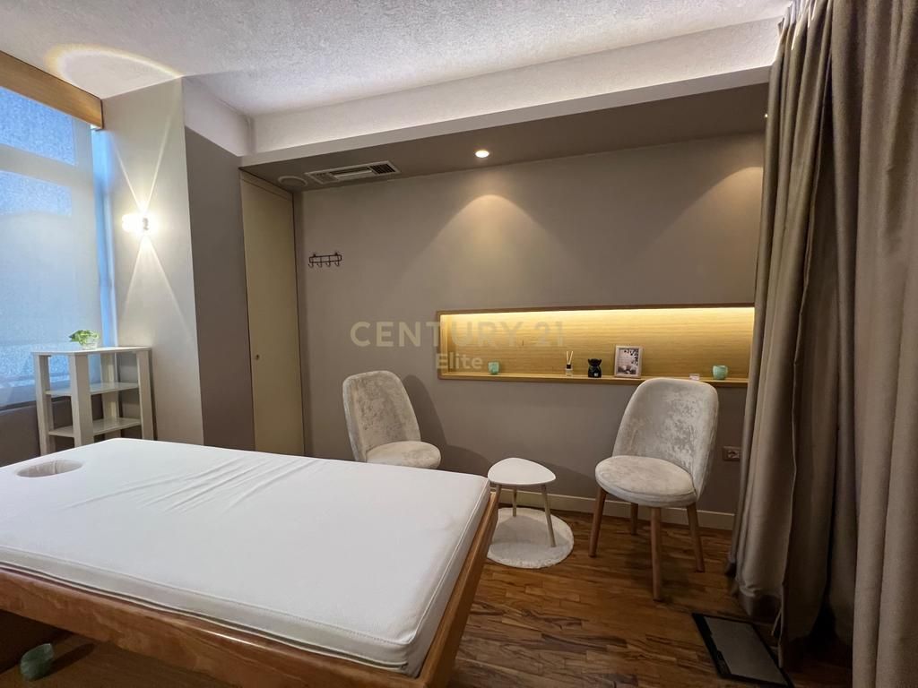 AMBIENT BIZNESI ME QIRA –RRUGA FERIT XHAJKO 1,500 € /Muaj 140,000 Lekë /Muaj
