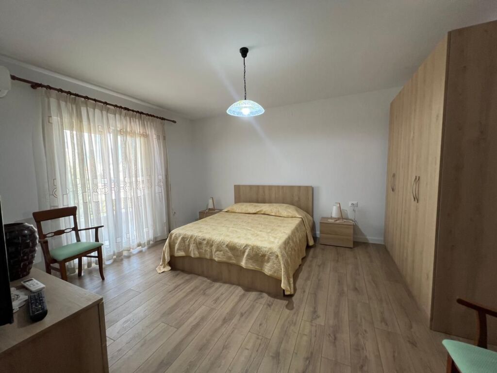 Jepet apartament 2+1+2+Post Parkimi me qira tek Komuna e Parisit , prane Kompleksit Kika .