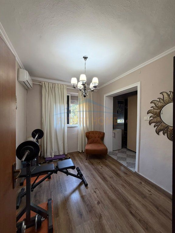 Shitet Apartament 2+1, 21 Dhjetori